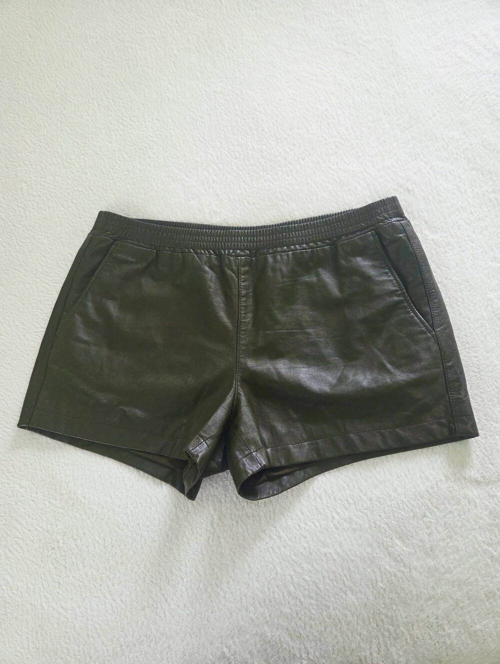 Banana Republic ✨️ Women's Green Lamb Leather High-Waist Shorts Size L